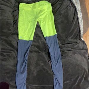 Women’s ALO yoga pants (small)